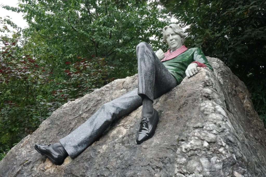 oscar wilde statue oscar wilde statue