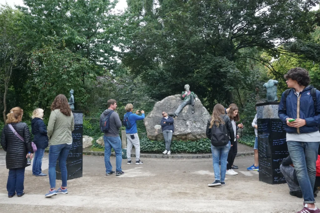 oscar wilde memorial merrion square oscar wilde memorial merrion square