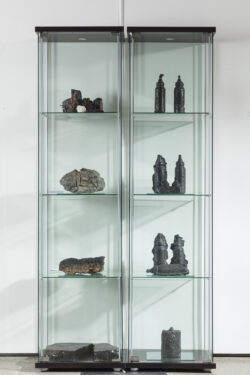 6.+lava+samples+&+sculptures+display.